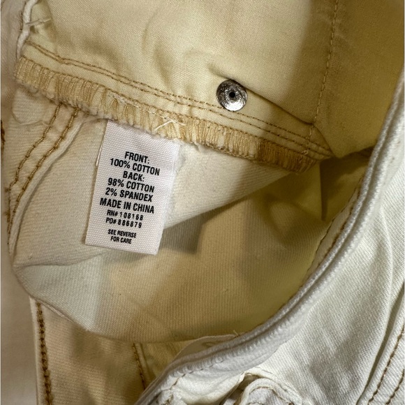 RSQ Ivory/ Cream High Rise Short 2 Distressed Fringed Button Closure Size 26 NWT - Picture 9 of 11